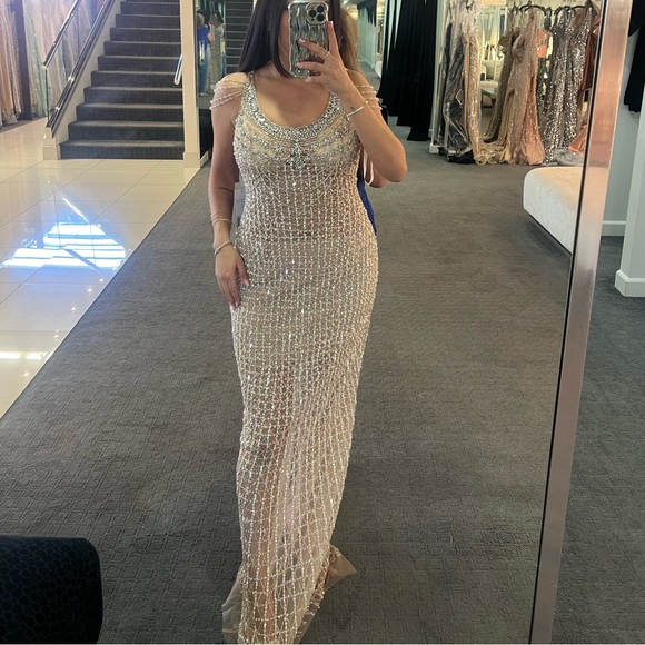 Elegant Beaded Evening Gown - Picture 3 of 3